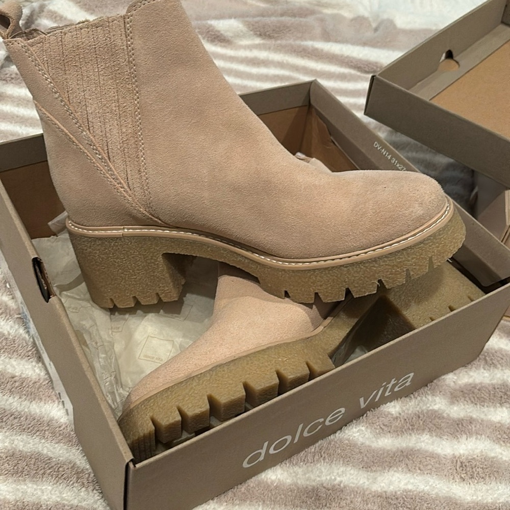 Dolce Vita Harte H2O Waterproof Chelsea Boot New In Box size 9.5 NEVER WORN